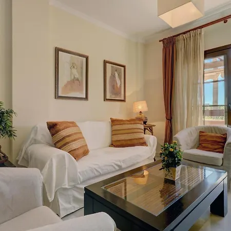 Fairytale Hacienda Del Sol 3 Bedroom Flat *